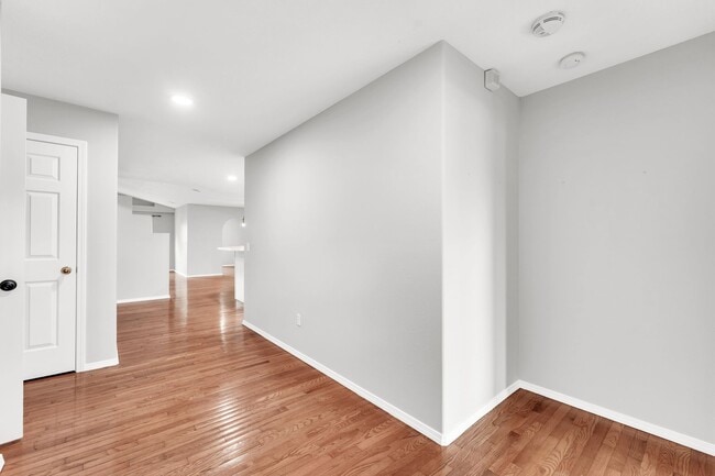 Photo - 709 E Apple Ridge