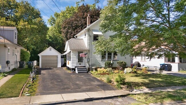 Photo - 92 Veness Ave