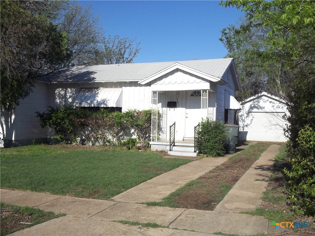 Photo - 303 Cloud St