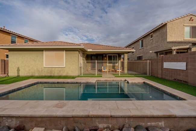 Building Photo - *POOL* Beautiful Gilbert Home Nestled at t...