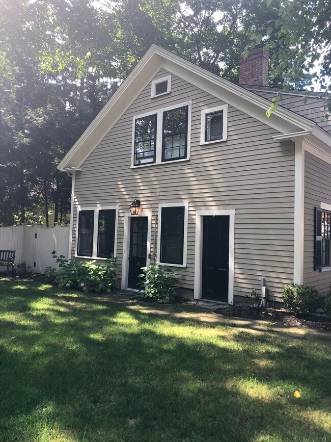 Building Photo - 31 Abbott Rd Unit Carriage House