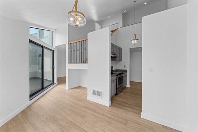 Building Photo - 1 Appian Way Rental