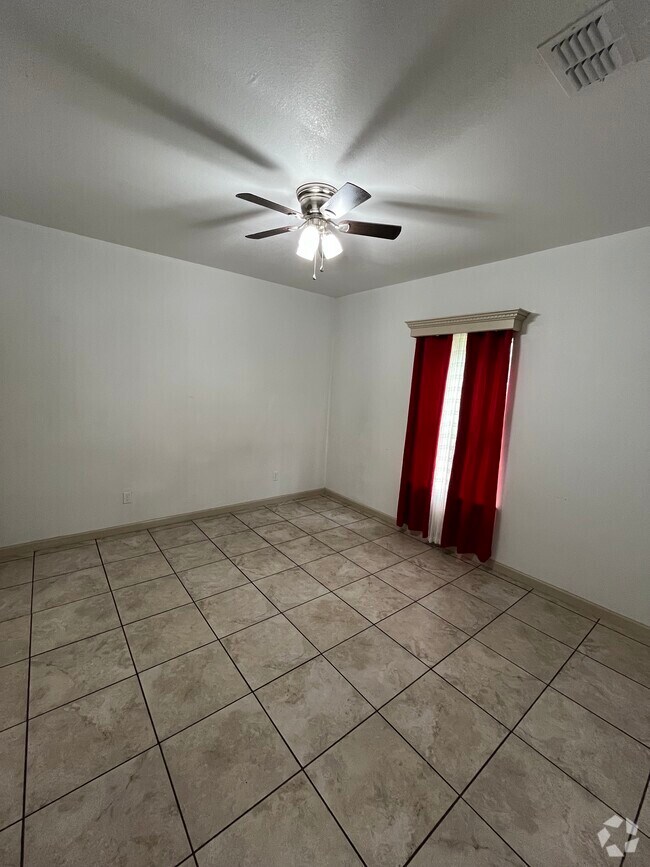 Building Photo - 1217 Escondido Ln W Unit A Rental
