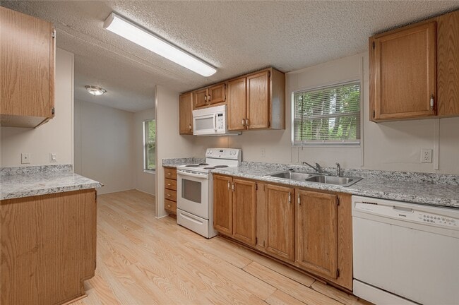 Photo - 1323 Avenue E