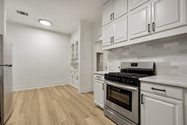 Photo - 1904 David St