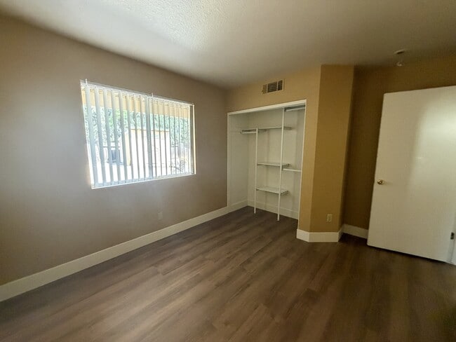 Photo - 556 Moray Way