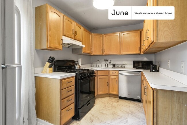 Photo - Room in Shared 4 bed/2.5 bath home Unidad B