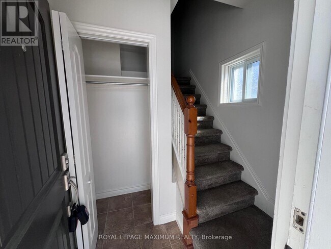 Photo - 127 Innisfil St Unit 1