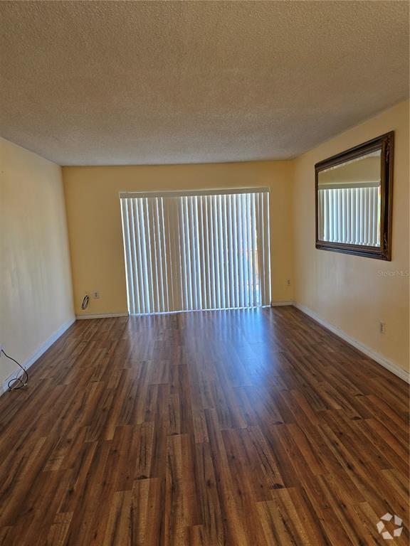 Building Photo - 957 W Oak Ridge Rd Unit 957-D Rental