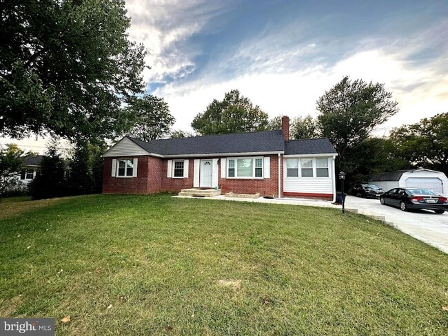 Building Photo - 16200 Dorset Rd Rental