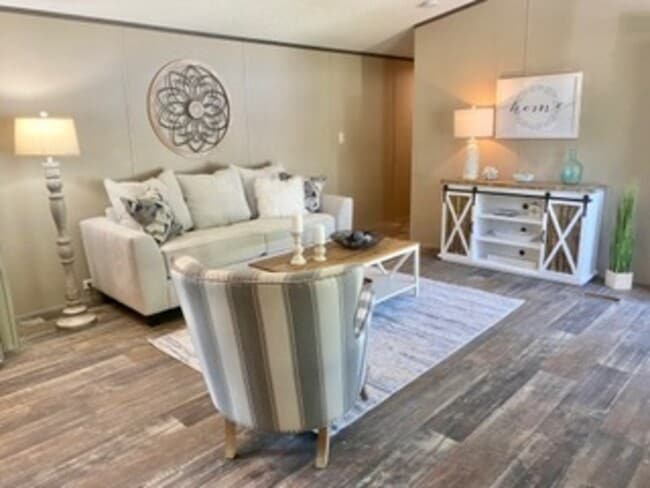 Photo - 101 Lone Pine Ln