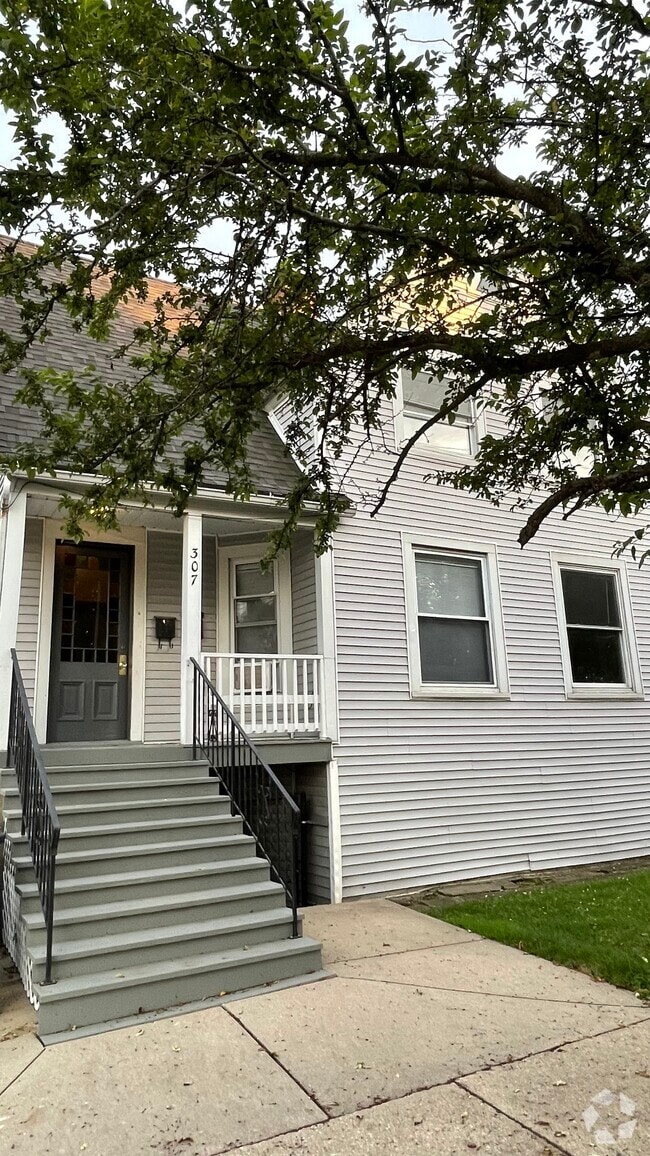Building Photo - McKinley Unit 307 Upper Rental