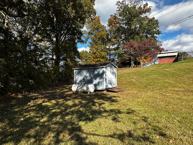 Photo - Spacious 4 bedroom/2 bath home for rent - ...