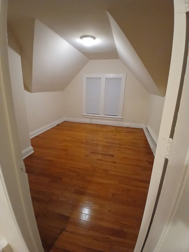 Photo - Wood Ave. 465-467 Unit 467 3rd