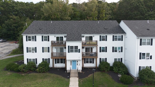Building Photo - 36 B Gibbs St Unit 14 Rental