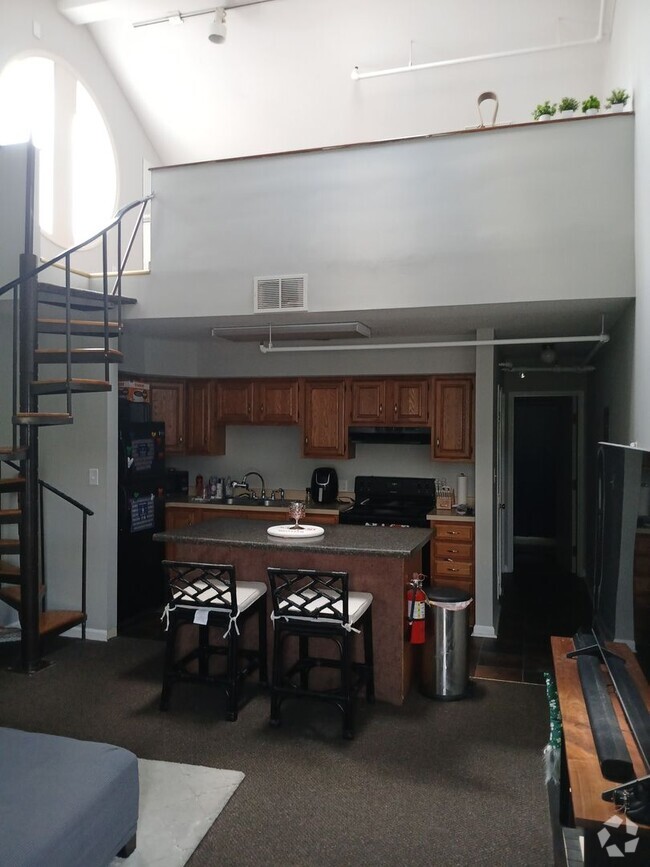 Building Photo - 1712 W University Ave Unit 1710 W University Ave - 1 Rental