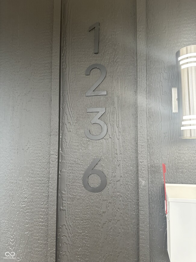 Building Photo - 1236 W 18th St Rental