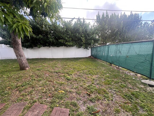 Photo - 5010 SW 26th Ave Unidad 1