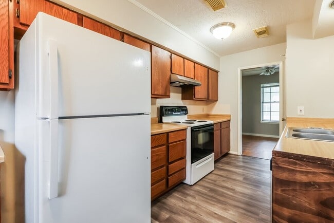 Photo - 200 Montrose Cir