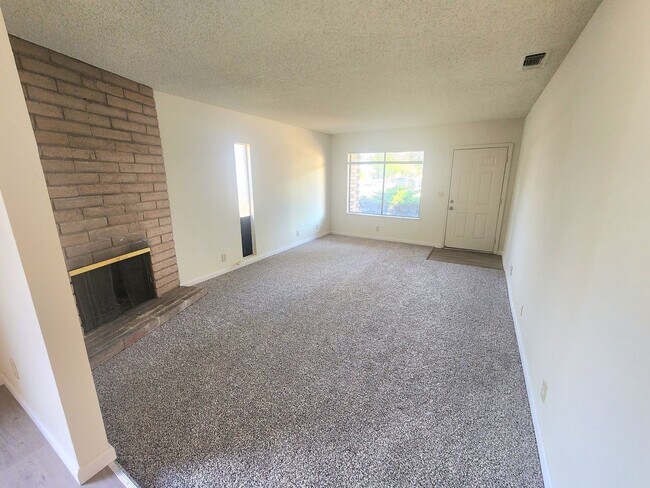 Photo - 5200-5202 Karm Way Unit 5200