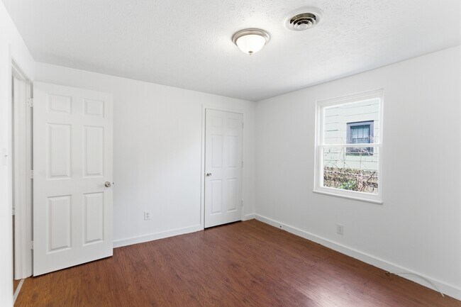 Photo - 306 E Burwell Ave