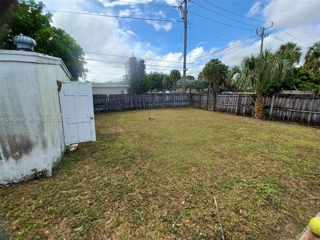 Photo - 1701 SW 70th Ave