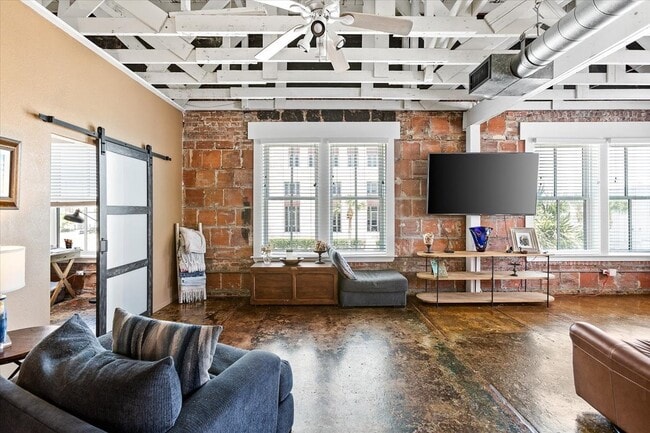 Building Photo - 2510 Church St Unit 2