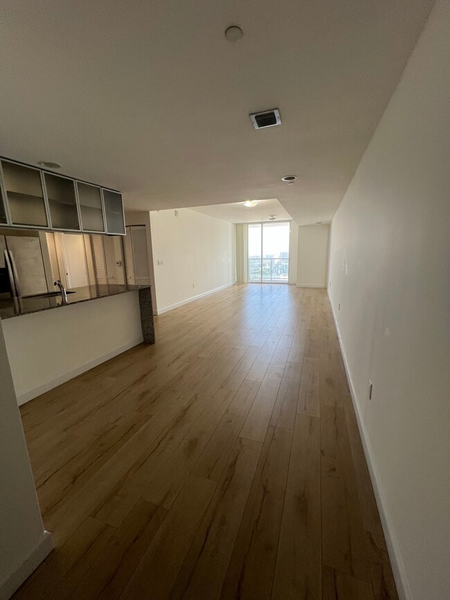 Photo - 255 NE 14th St Unidad B1
