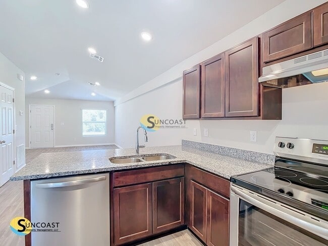 Photo - 27066 Adams St