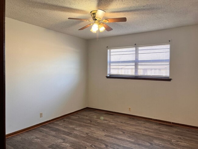 Photo - 3329-3331 Hawthorn Unit 3329 Hawthorn