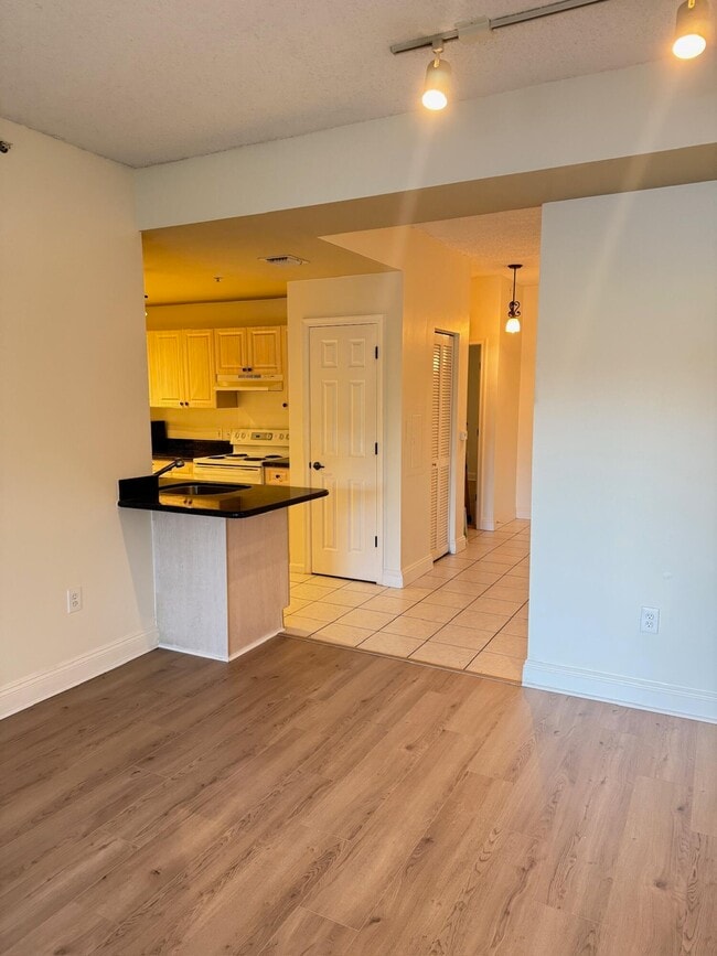 Photo - 2040 Greenview Shores Blvd Unit 204