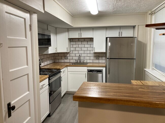 Photo - 206 Bradford St Apartments