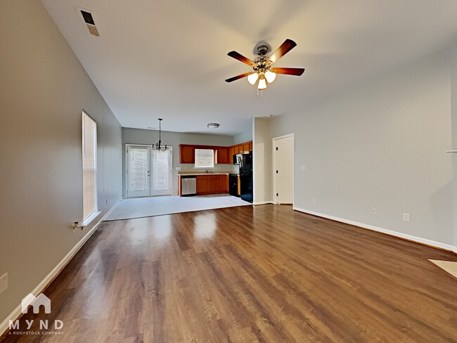 Photo - 1135 Castlemaine Dr