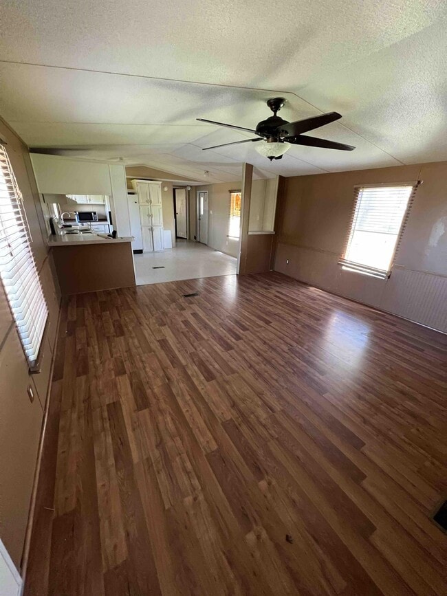 Photo - 2413 Salmon St