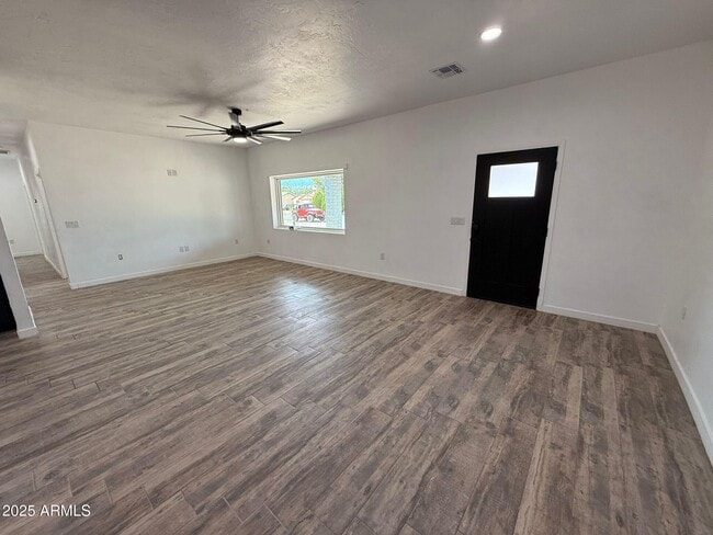 Photo - 1951 E 13th St