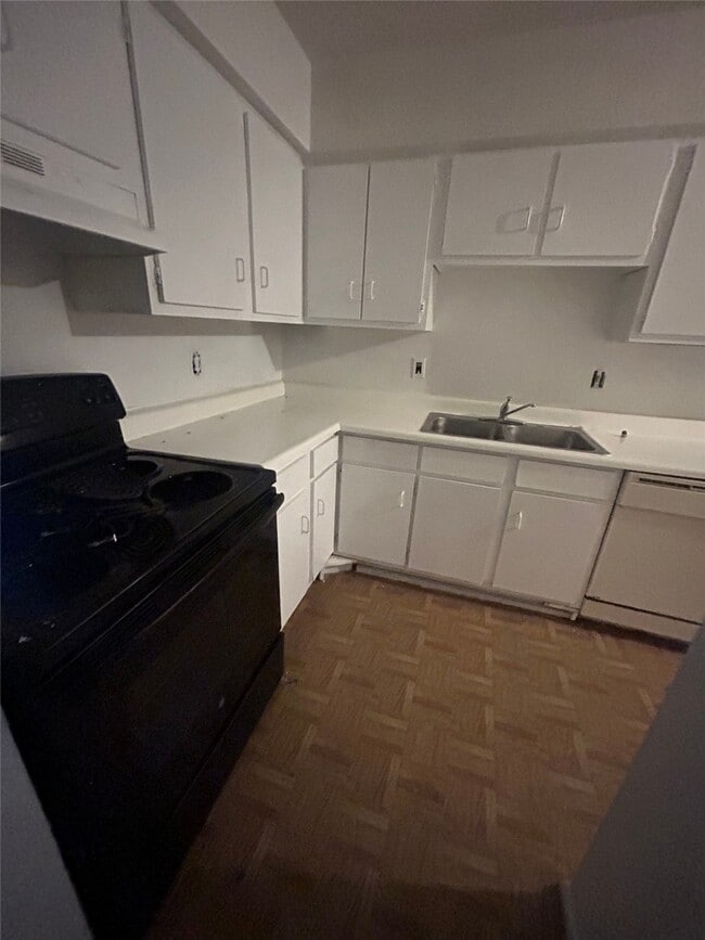 Photo - 5625 Antoine Dr Unit 423