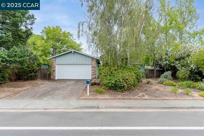 Building Photo - 969 Valley View St Rental