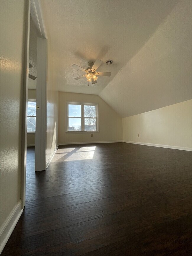 Photo - 2092 W 42nd St