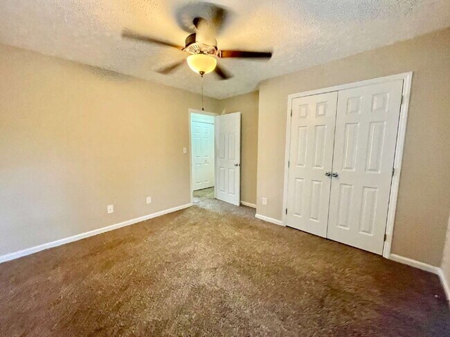 Photo - Charming 3-Bed Haven With 2.5 Baths In Fay...