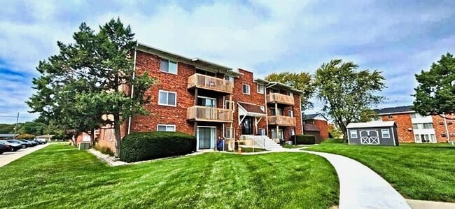 Photo - Modern 2-Bedroom Apartments in Crown Point, IN – Pet Friendly! Unit 928-101
