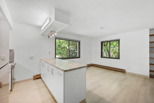 Photo - 934 High St Unit 4