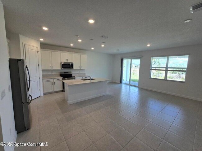 Photo - 1961 Marigold Trl NW