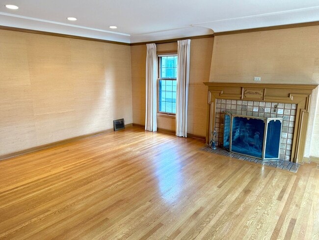 Photo - Alameda Neighborhood Pristine Tudor Home, ...
