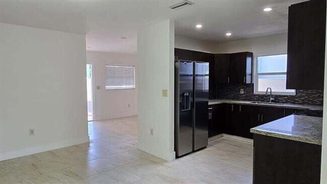 Photo - 2728 SW 5th St