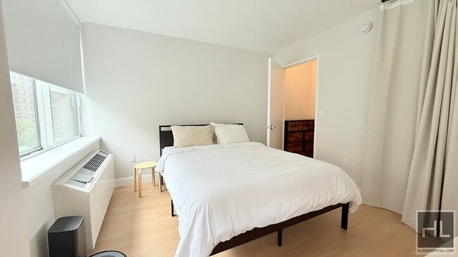 Photo - RIVERSIDE BOULEVARD GEM - BELOW MARKET STU... Unidad 607