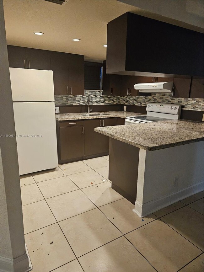 Photo - 8290 Lake Dr Unit 303