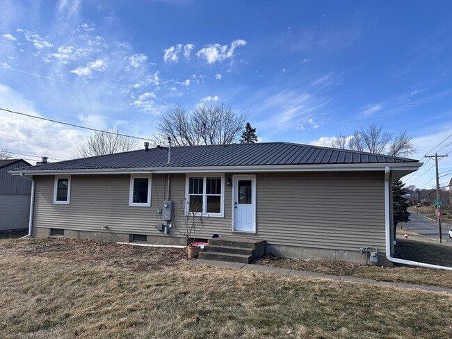 1694 Earl Dr