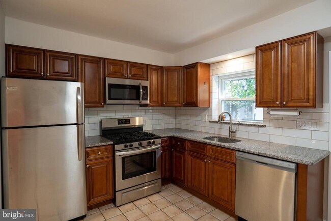 Photo - 939 Mountain St