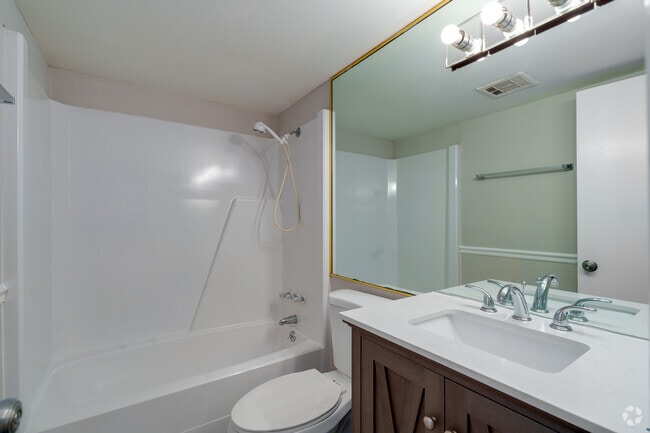 B2 - 2BR, 2BA - 1020SF - Bathroom