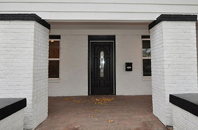 Photo - AVAILABLE NOW - Charming Fort Worth 4BR Home with Covered Porch, Private Deck & Spacious Layout N...